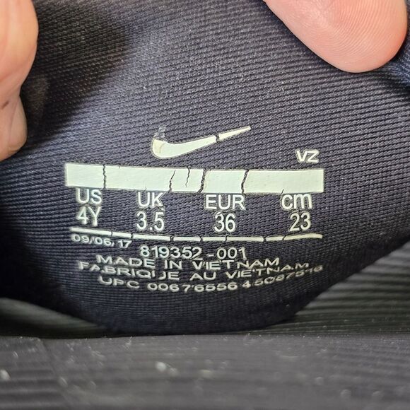 Nike Youth Boys 4Y Black Kawa Slide Sandals - Picture 13 of 14